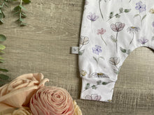 Load image into Gallery viewer, Spring Blooms - Slim Fit Leggings
