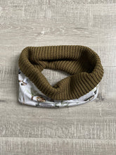 Load image into Gallery viewer, Animals on Safari - Snoods

