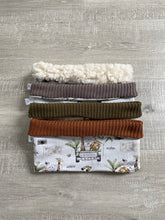 Load image into Gallery viewer, Animals on Safari - Snoods
